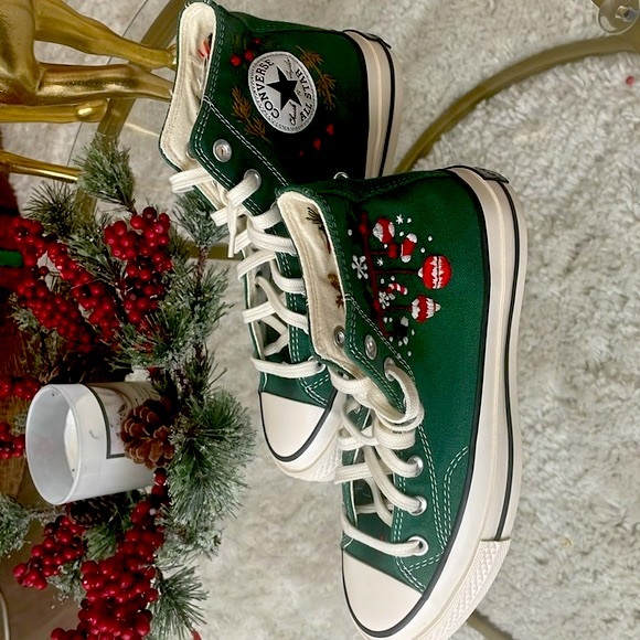 Converse Chuck Taylor High Top Christmas Sneakers. Hand Embroidered. NEW Sz 6 - Picture 7 of 13